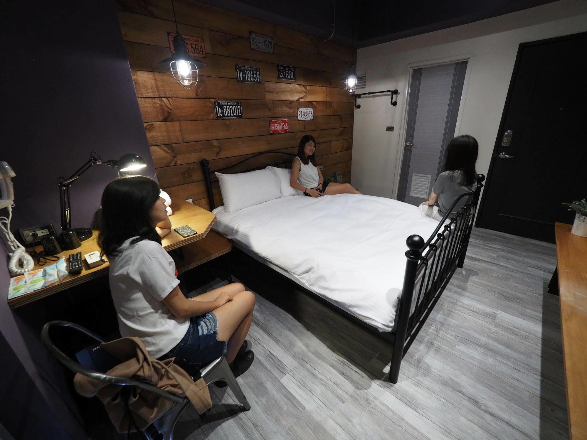 Loft Hostel Fengjia Taichung Eksteriør bilde